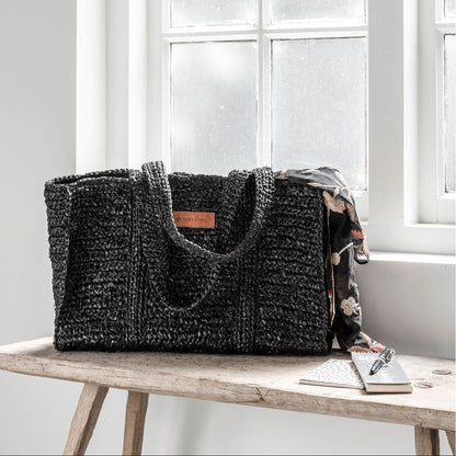 Zwarte palmblad shopper Saint-Tropez van MUST Living van bovenaf met open bovenkant