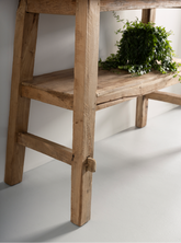 Extra aanzicht van Sidetable Antiques Semeru van MUST Living op een lichte achtergrond