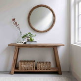 Detailfoto van Sidetable Valley van MUST Living met zichtbare structuur van het materiaal