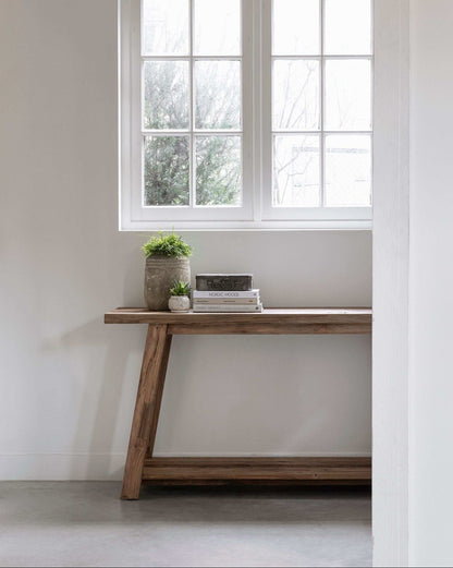 Extra aanzicht van Sidetable Valley van MUST Living op een lichte achtergrond