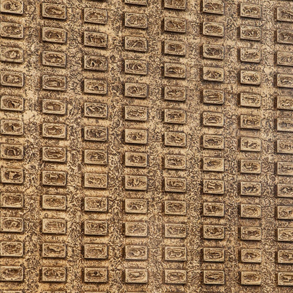 Sierre Bronze MDF Framed Wall Panel With Glass L van PTMD, bronskleurig wandpaneel in een sfeervolle interieursetting