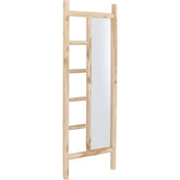Spiegel Benidorm Ladder van MUST Living in naturel, teakhouten balken, volledig in beeld op een neutrale achtergrond