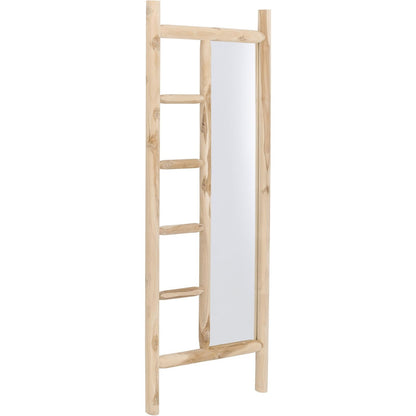 Spiegel Benidorm Ladder van MUST Living in naturel, teakhouten balken, volledig in beeld op een neutrale achtergrond