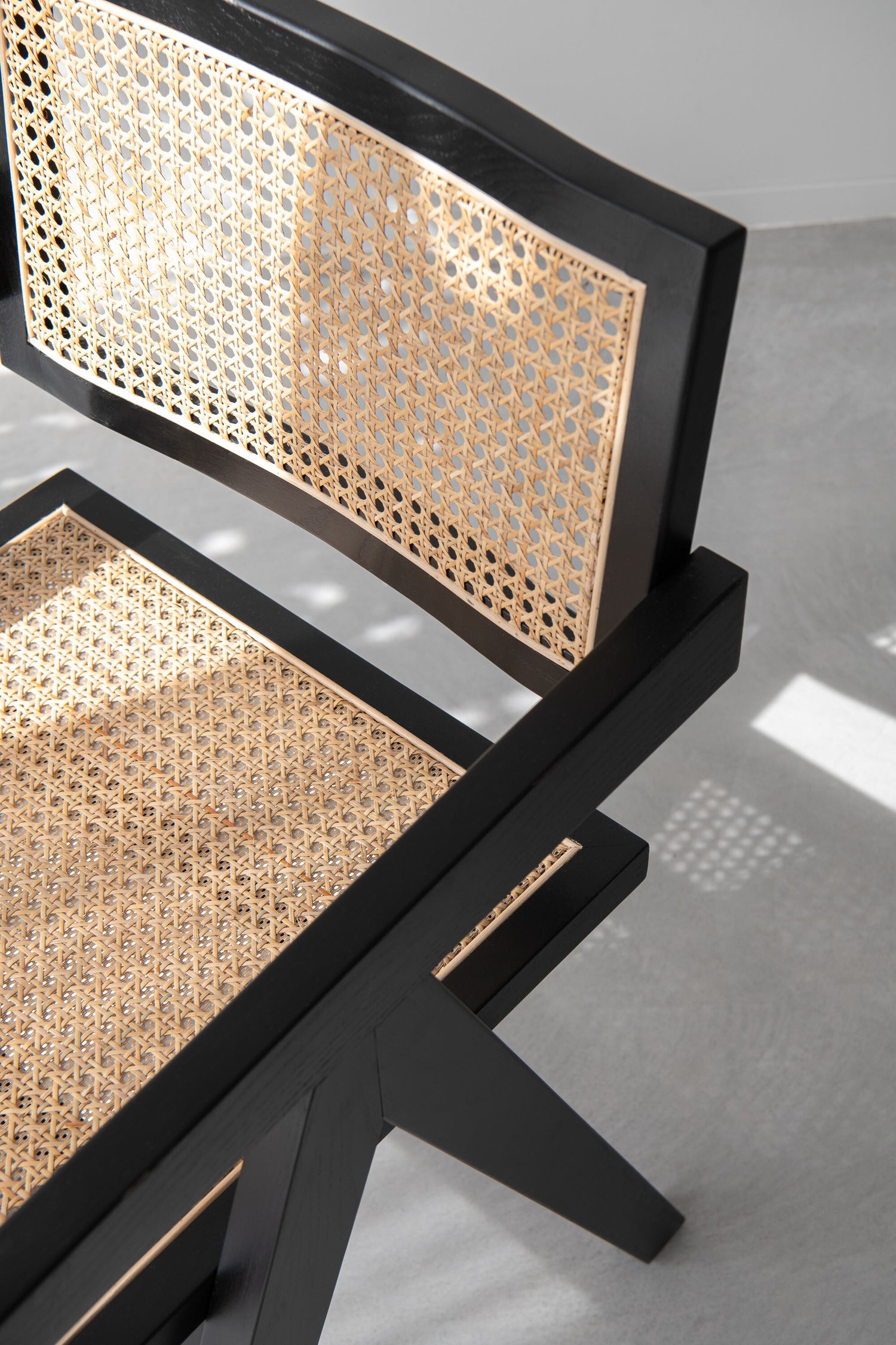 Stoel Rooster Essenhout/Rattan Zwart - Eetkamerstoel - J-Line - livinglovely.nl