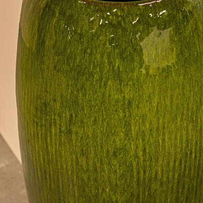 Tamica Dark Green Ceramic Pot M van PTMD in een sfeervolle interieursetting