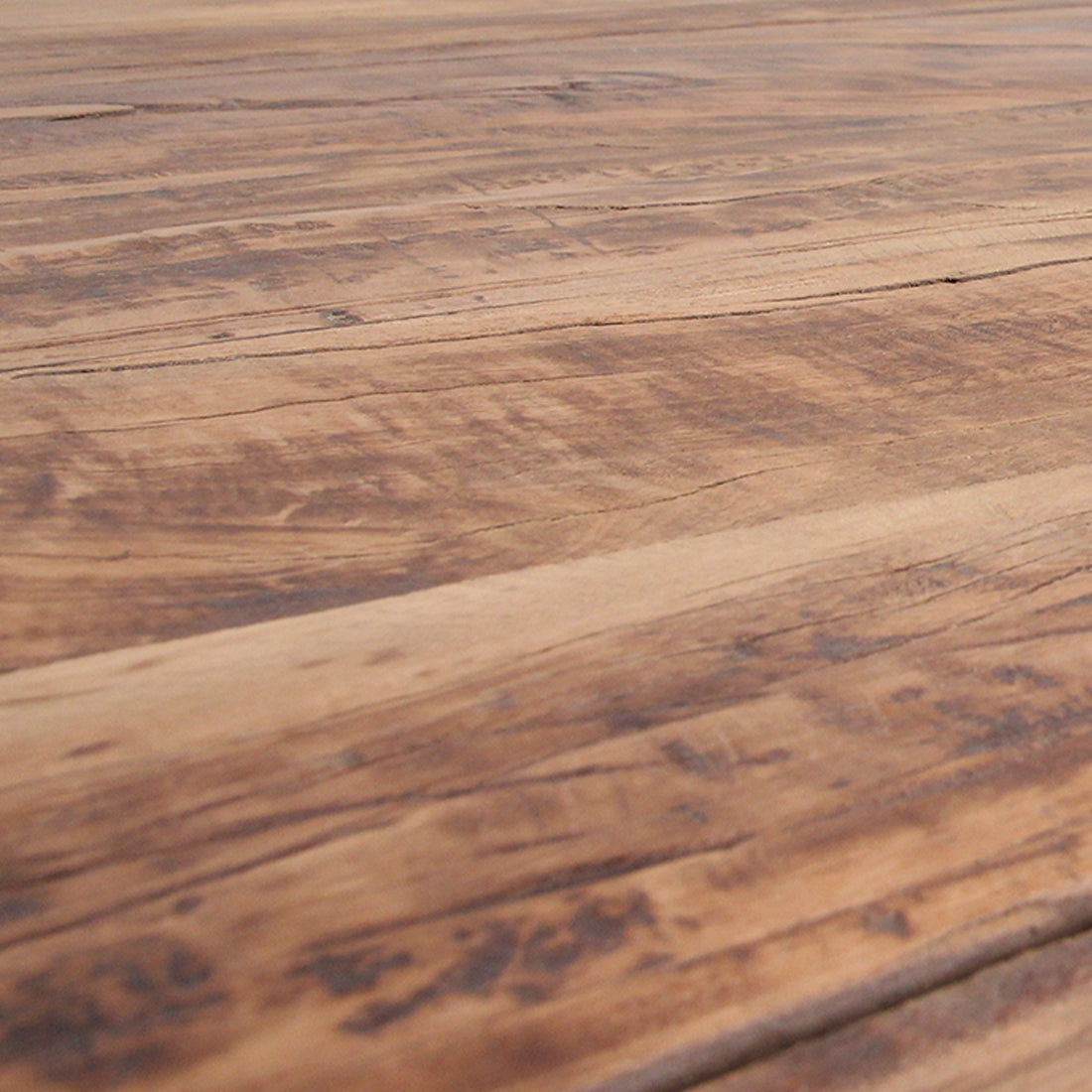 Farmwood eettafel van Raw Materials, robuust tafelblad van gerecycled teak met zichtbare nerf