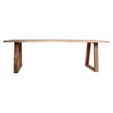 Farmwood eettafel van Raw Materials, detail van de planken in het blad met kleurverschillen