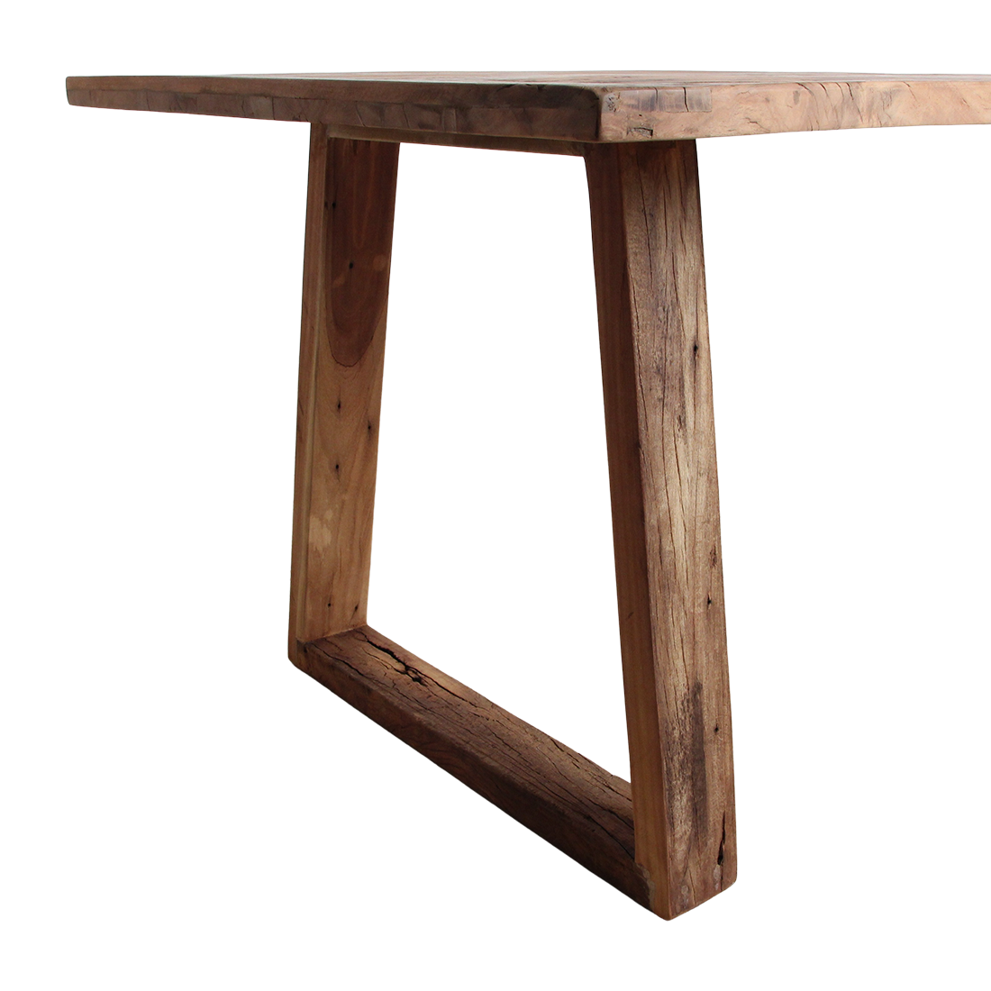 Farmwood eettafel van Raw Materials, hoek van het blad met de verbinding naar de poot