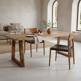 Farmwood eettafel van Raw Materials, houten eettafel in een landelijk ingerichte eetkamer