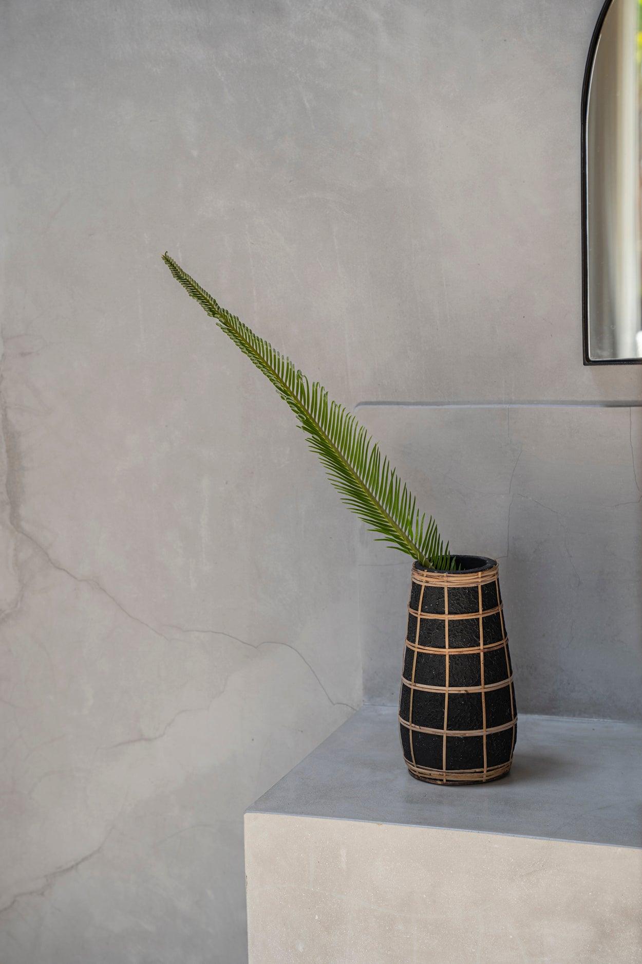 The Cutie Vase Black Naturel Medium , Vaas , Bazar Bizar , livinglovely.nl