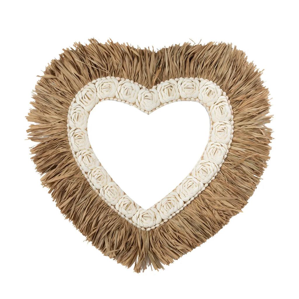 The Raffia Shell Heart - Natural White - Large , wanddecoratie , Bazar Bizar , livinglovely.nl