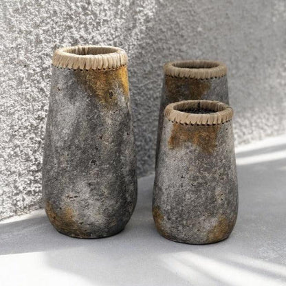 The Sneaky Vase - Antique Grey - M , Vaas , Bazar Bizar , livinglovely.nl