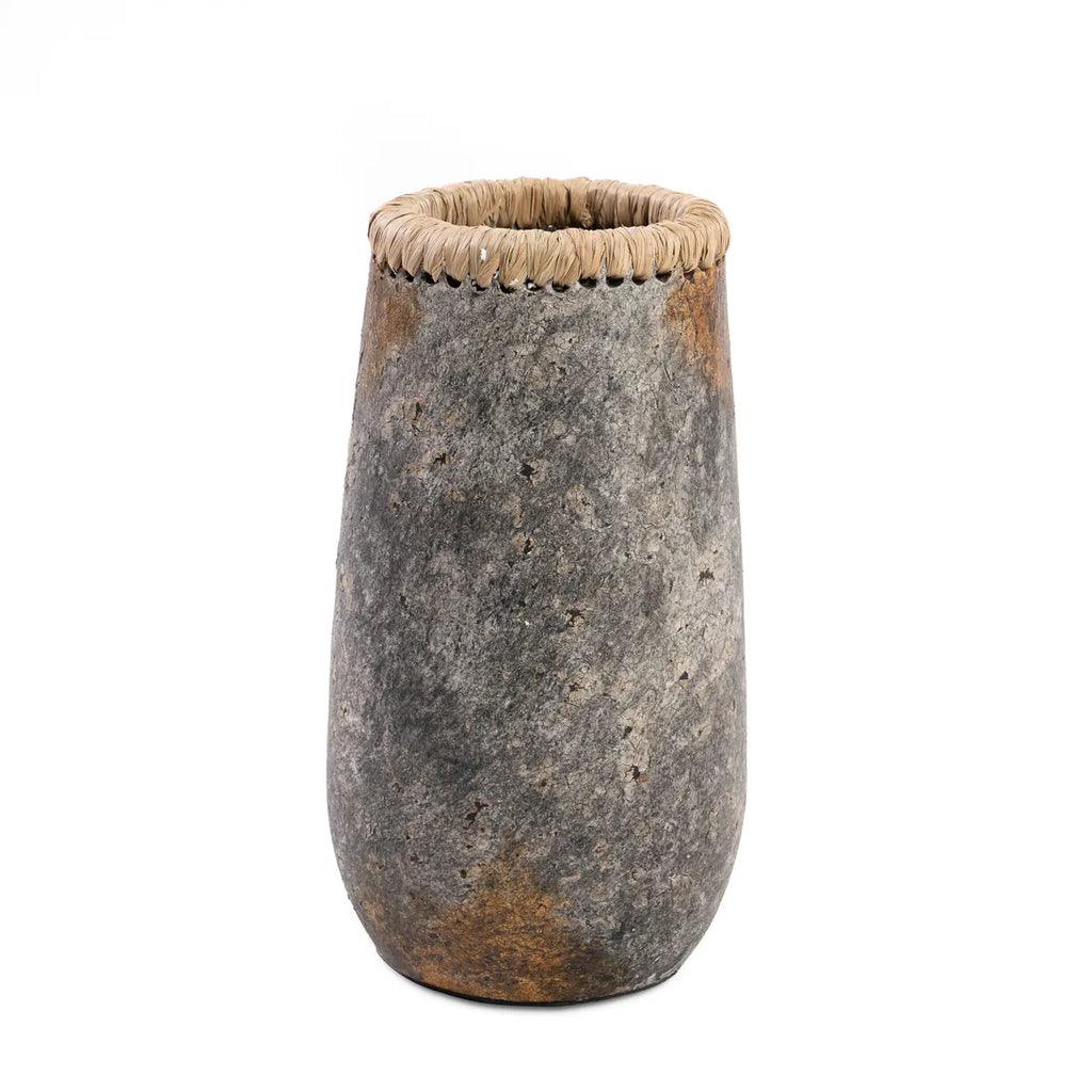 The Sneaky Vase - Antique Grey - M , Vaas , Bazar Bizar , livinglovely.nl