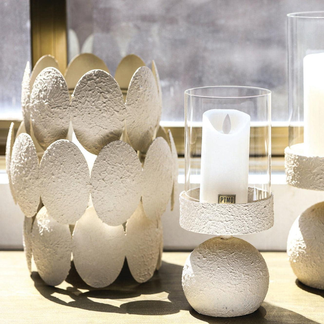 Tiyron Cream iron round stormlight round pattern PTMD - Windlicht - PTMD - livinglovely.nl