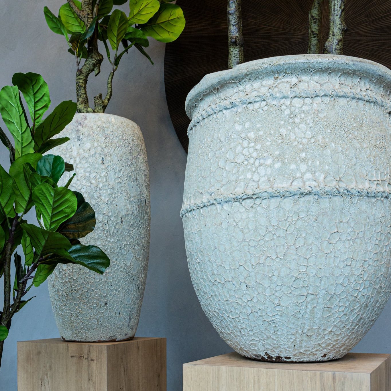 Tony XXL Plantenpot Grijs Laag PTMD - Pot - PTMD - livinglovely.nl