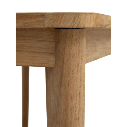 Hoekdetail van de Tuintafel Amaro Outdoor van DTP Home met zichtbare houtverbinding