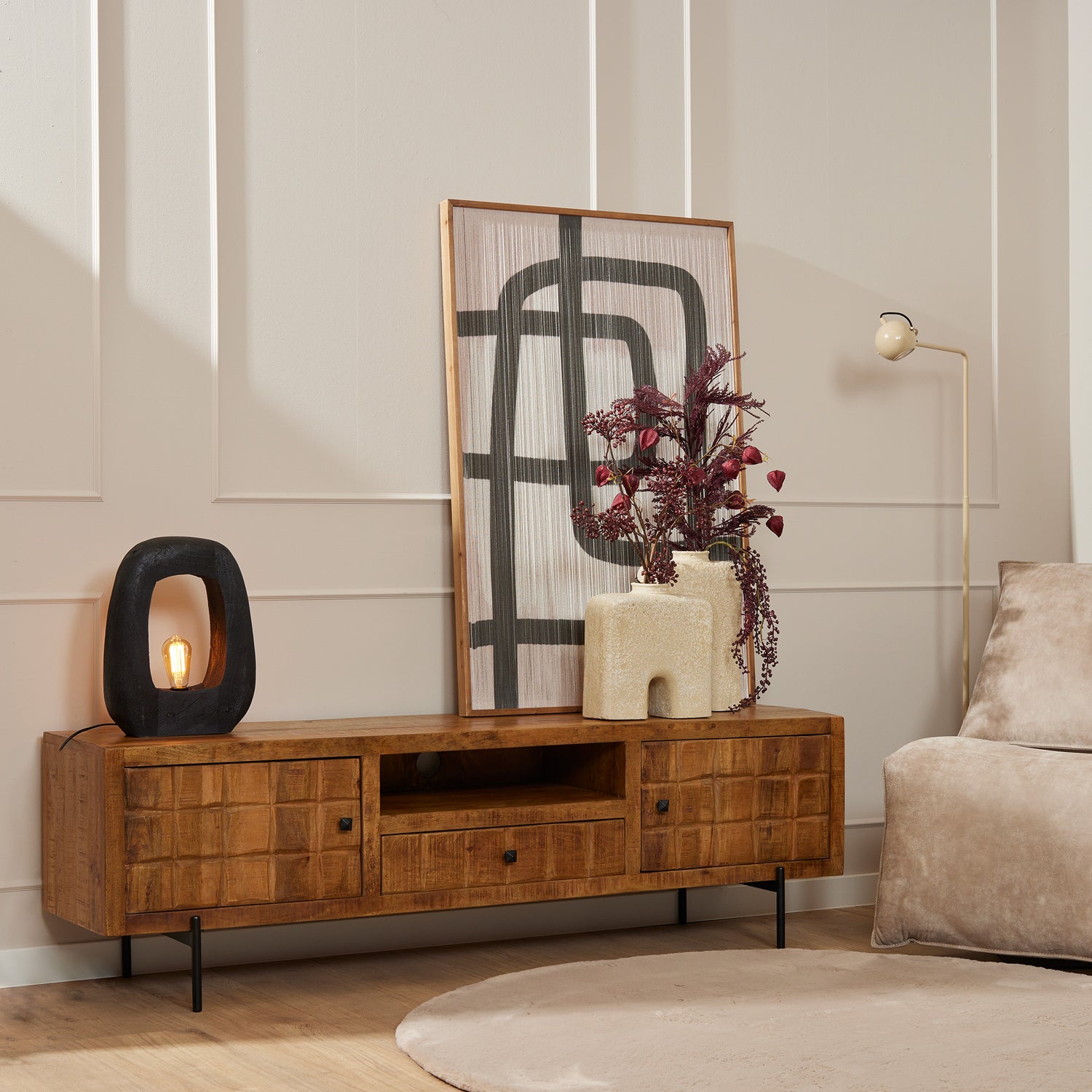 TV-meubel Brandy Mangohout 180cm van Starfurn met ingesneden blokkenpatroon en metalen poten