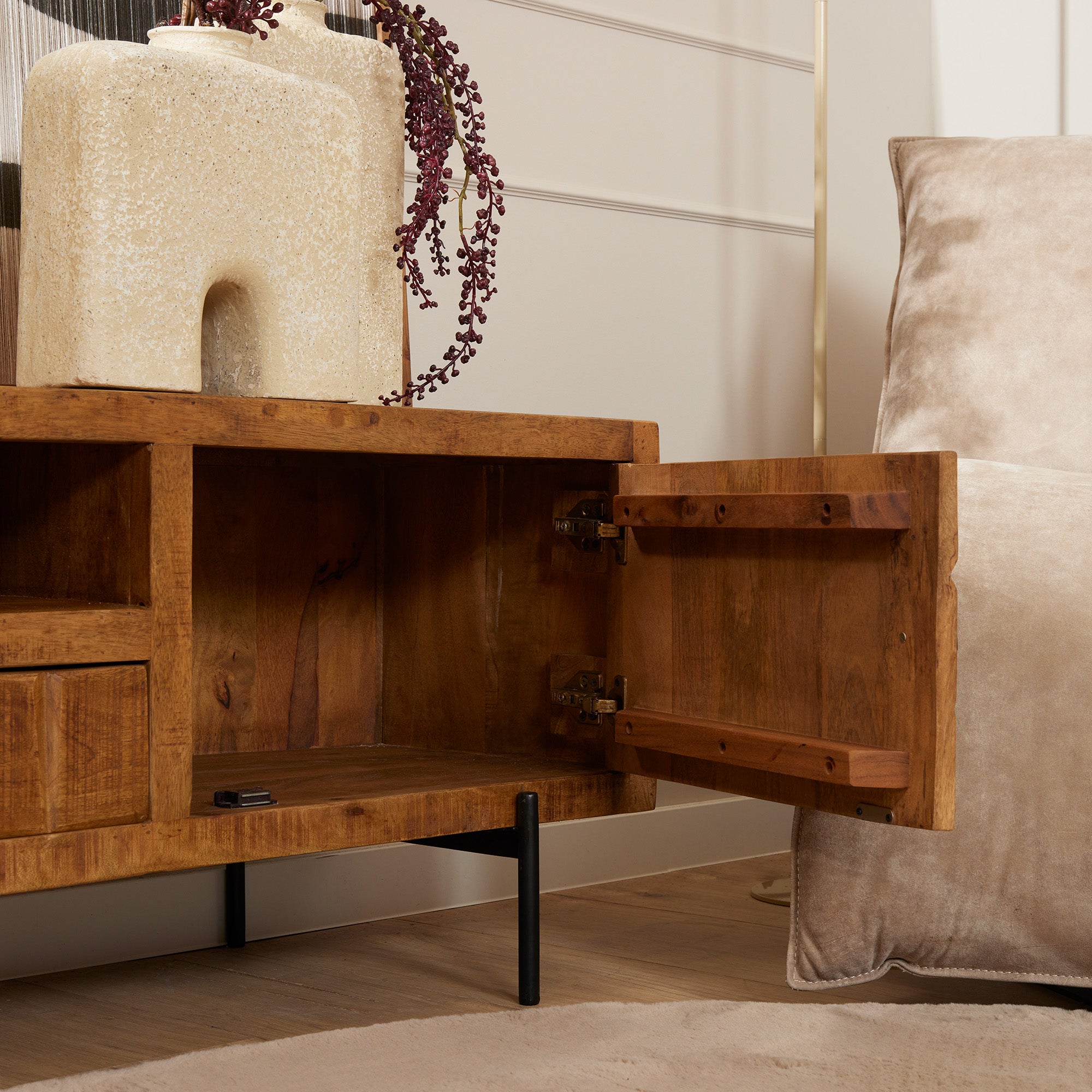 TV-meubel Brandy van Starfurn, 180 cm breed met open vak voor apparatuur