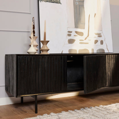 Zijaanzicht van het mangohouten Madison tv meubel met een diepte van 45 cm