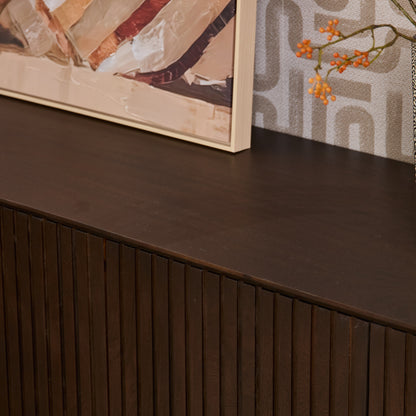 Tv Meubel Madison Mangohout Bruin 165cm van Starfurn, detail van de rand en de handgemaakte afwerking