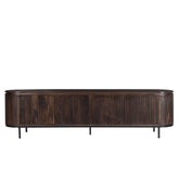 Vooraanzicht van het 210 cm brede Noor tv-meubel in Walnut met lattenfront
