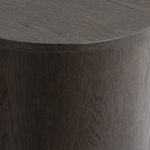 Detail van het eikenhout fineer van het tv-meubel Novero espresso
