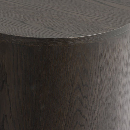 Detail van het eikenhout fineer van het tv-meubel Novero espresso