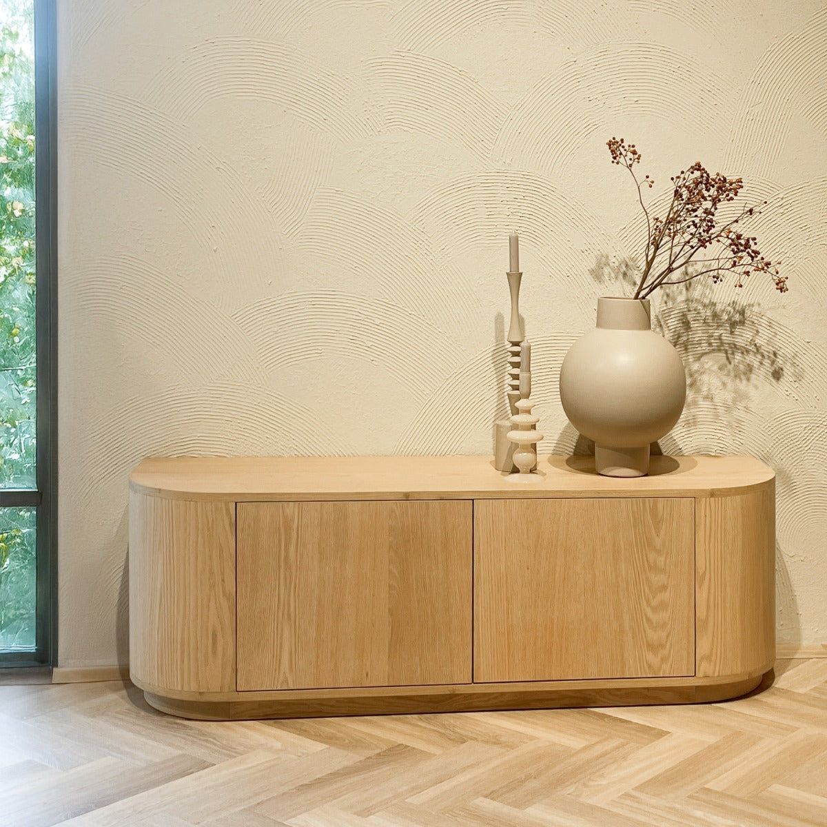 TV-meubel Novero naturel 140cm in een woonkamer