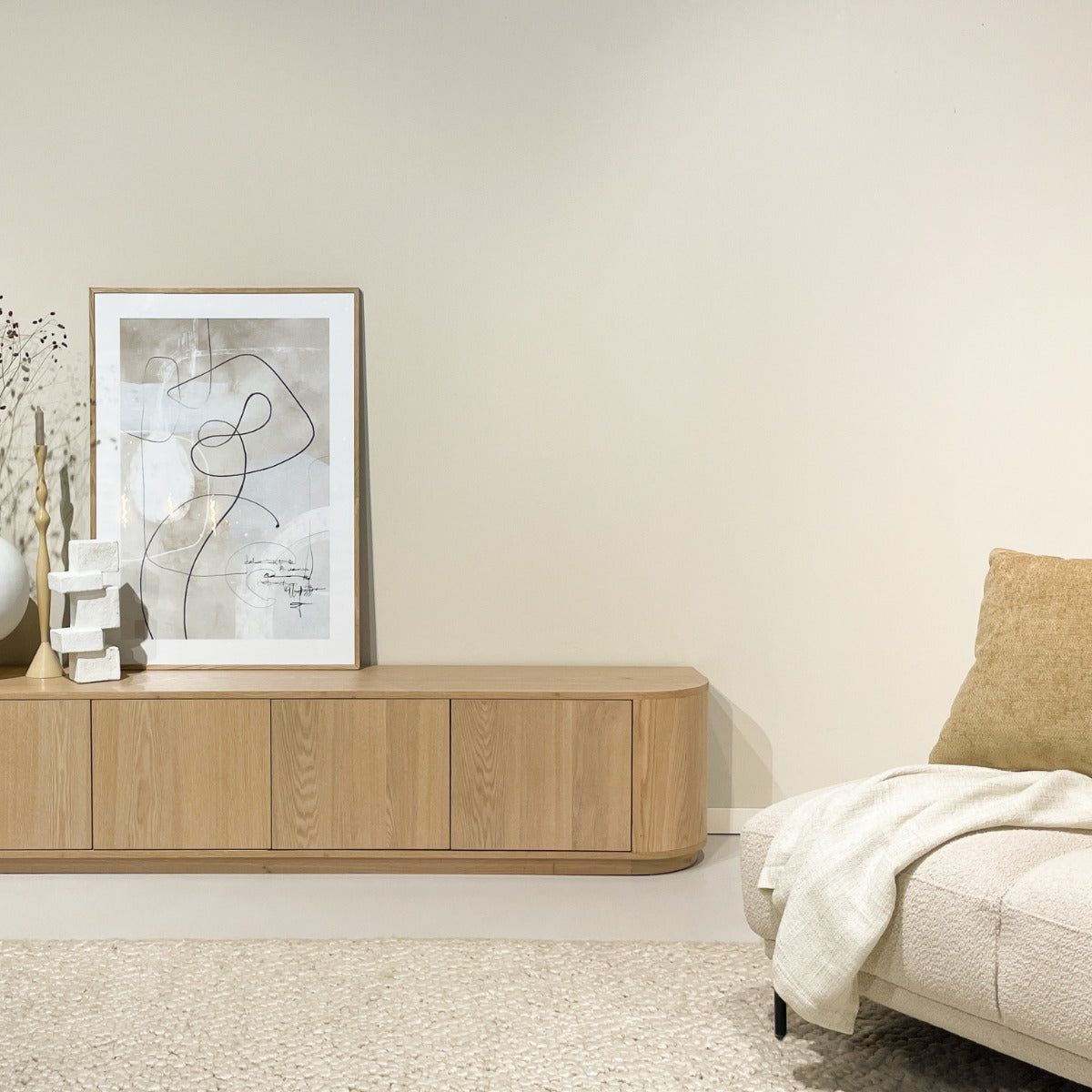 TV-meubel Novero naturel 220cm in een woonkamer