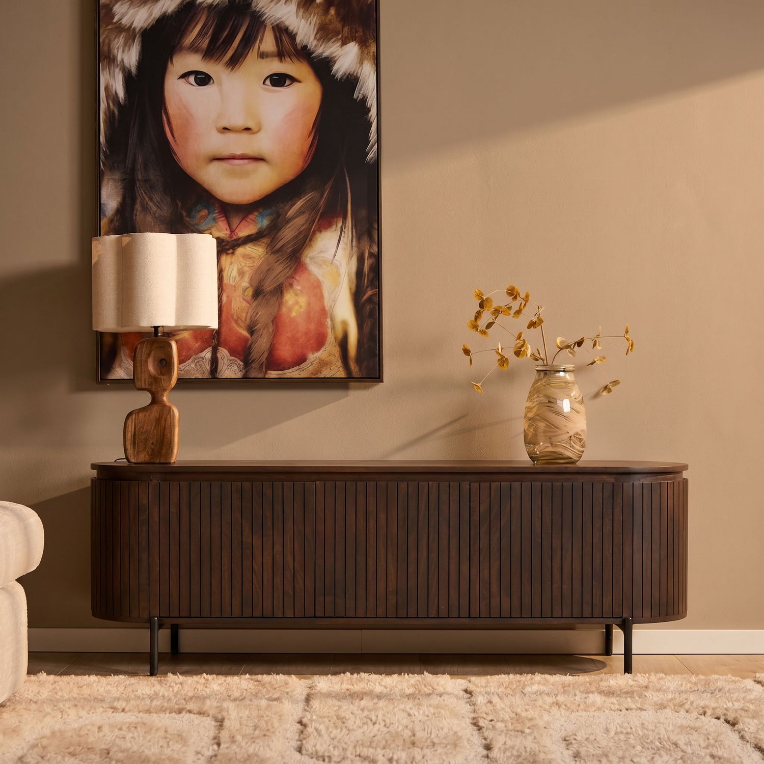 Tv meubel Solana van Starfurn in bruin mangohout van 165 cm breed met drie deuren