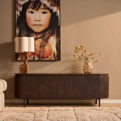 Tv meubel Solana van Starfurn in bruin mangohout van 165 cm breed met drie deuren