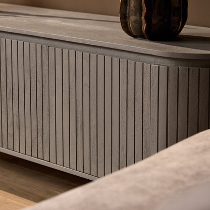 Tv meubel Solana van Starfurn van opzij gezien, 45 cm diep en 55 cm hoog