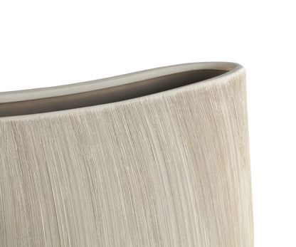 Detail van de voet van de khakikleurige Tywin pot large van PTMD