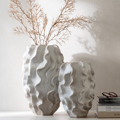 Vaas Abstract Golven Keramiek Beige Large L33cmxB33cmxH48cm - Vaas - J-Line - livinglovely.nl
