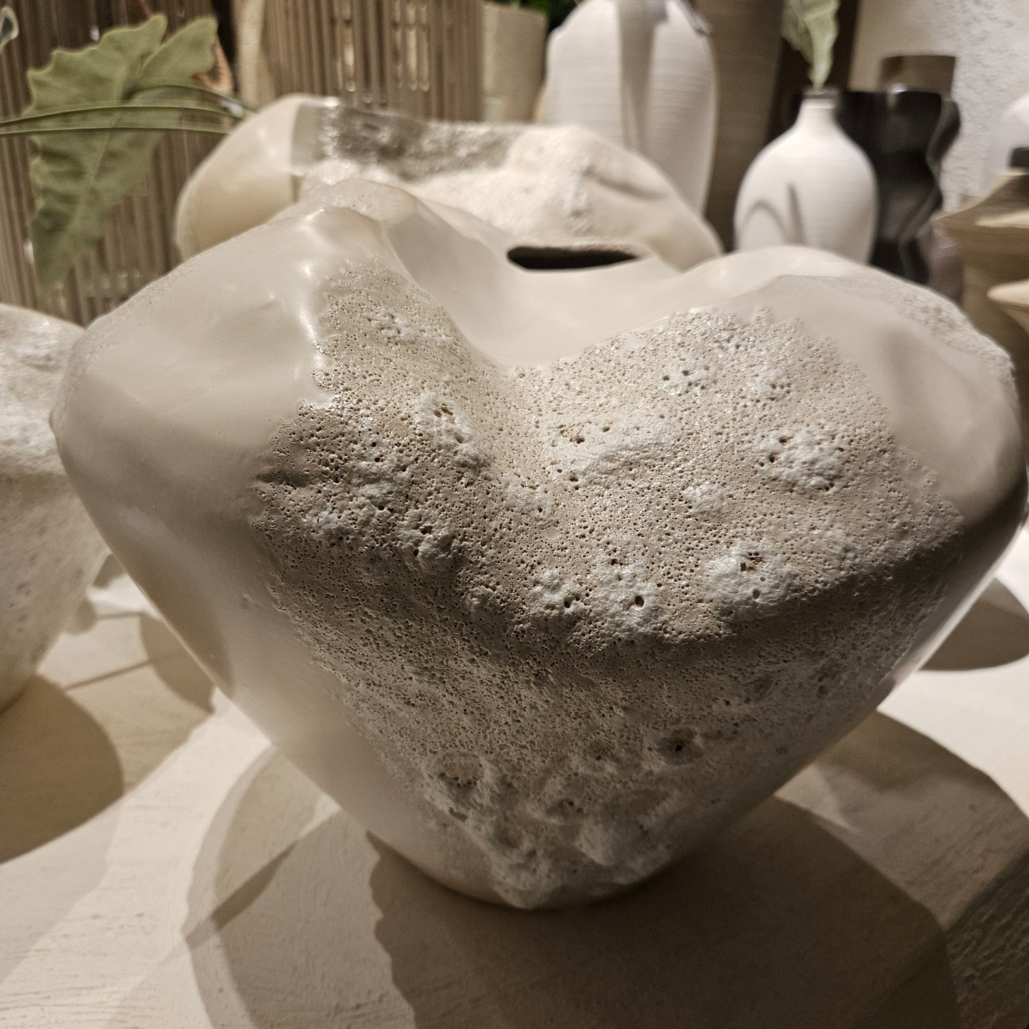 Vaas Dangelo L- 35.5 x 34.5 x 26.5 cm - Keramiek - Creme PTMD - Vaas - PTMD - livinglovely.nl