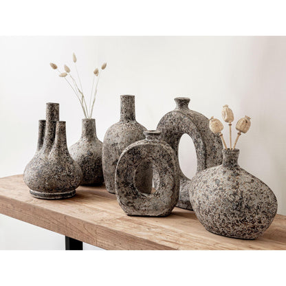 Terracotta vazen collectie MUST Living naast elkaar