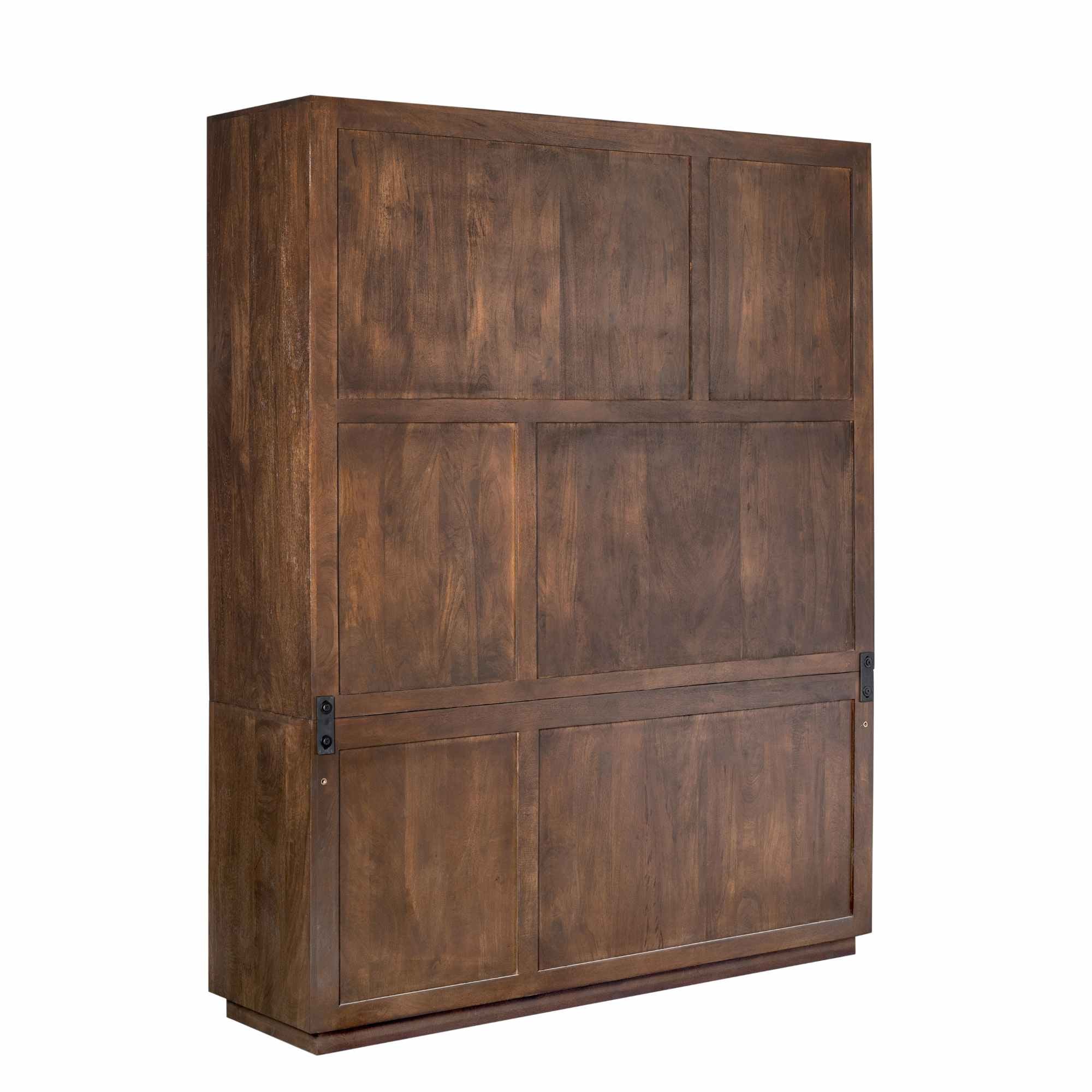 Open vakken van de Vakkenkast Brussel Bruin 160cm van Starfurn gestyled met boeken en keramiek