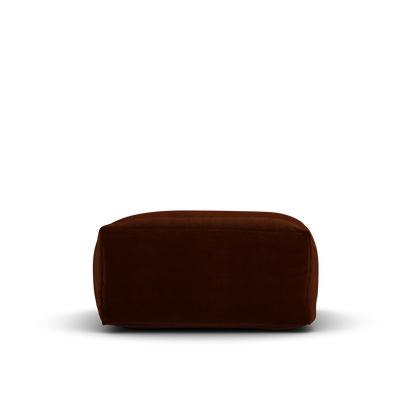 Zijaanzicht van de Velvet Square Pouf Copper met zithoogte 34 cm van Laui Lounge
