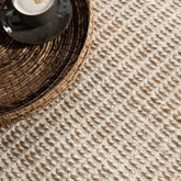 Vloerkleed Hero van MUST Living, detailfoto van de geweven jute en wol structuur in ivoor naturel