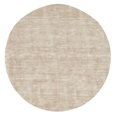 Vloerkleed La Belle Viscose Beige Rond 250cm van MUST Living, volledig in beeld op een neutrale achtergrond