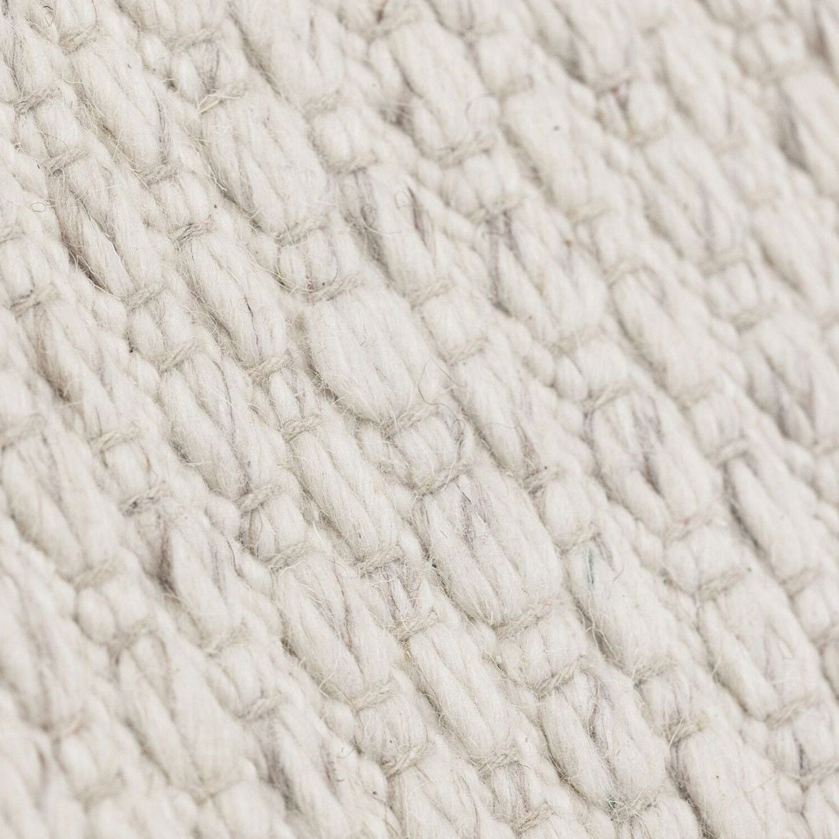 Extra aanzicht van Vloerkleed Nirvana Wol Polyester Ivoor 200x300cm van MUST Living op een lichte achtergrond