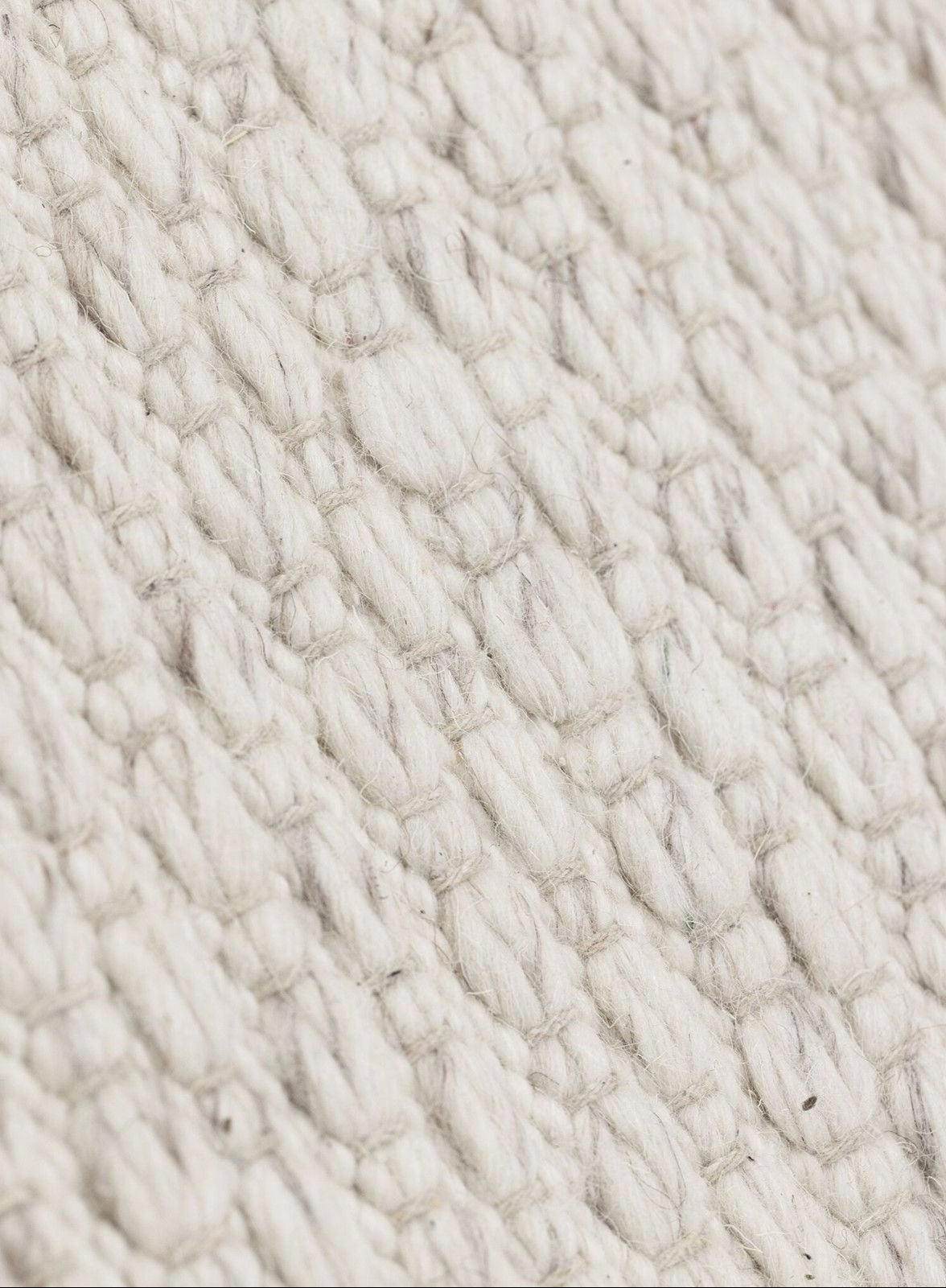 Extra aanzicht van Vloerkleed Nirvana Wol Polyester Ivoor 250x350cm van MUST Living op een lichte achtergrond