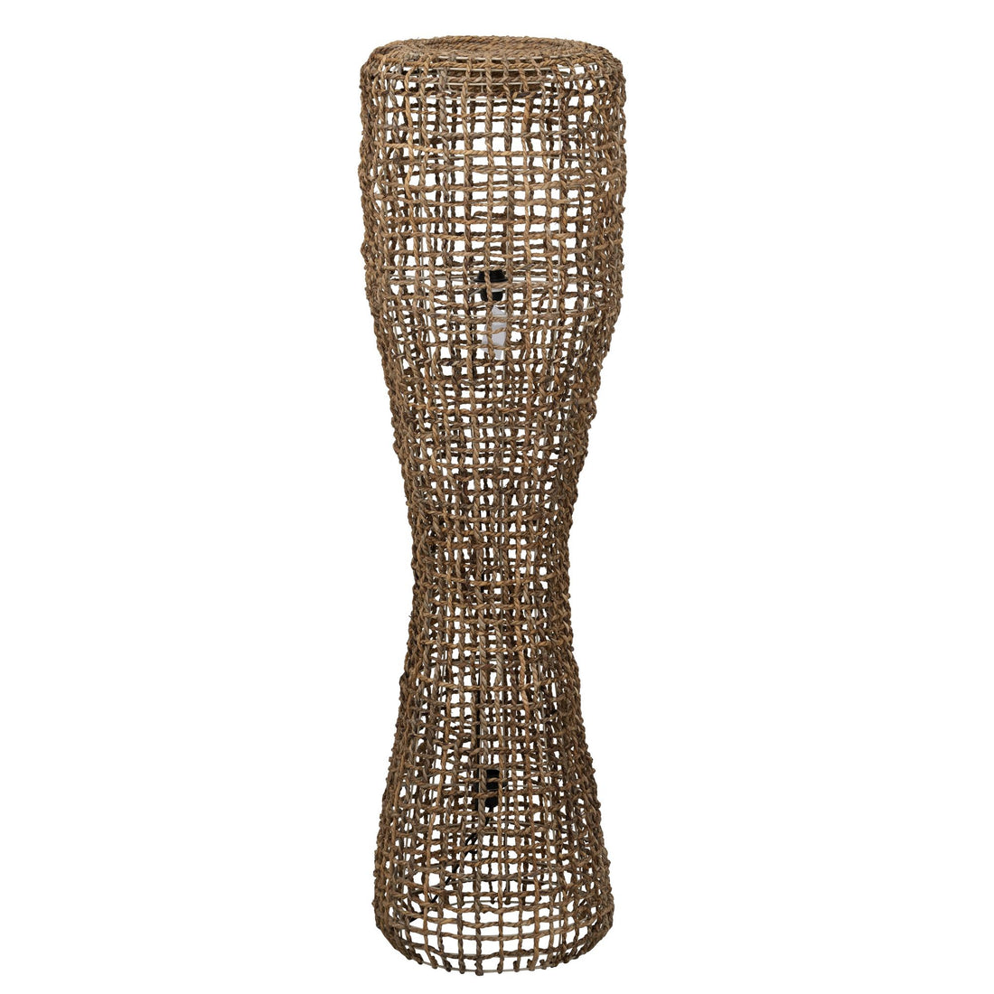 Estepona vloerlamp van 150 centimeter hoog naast een zithoek