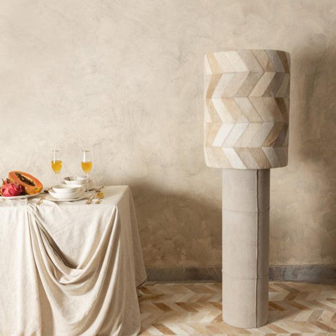 Vloerlamp Joanne - 45x45x150 cm - Suede - Beige Patched PTMD - Vloerlamp - PTMD - livinglovely.nl