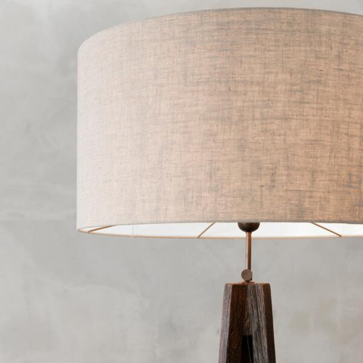 Vloerlamp Porto Cristo van MUST Living, bovenzijde van het statief met de fitting