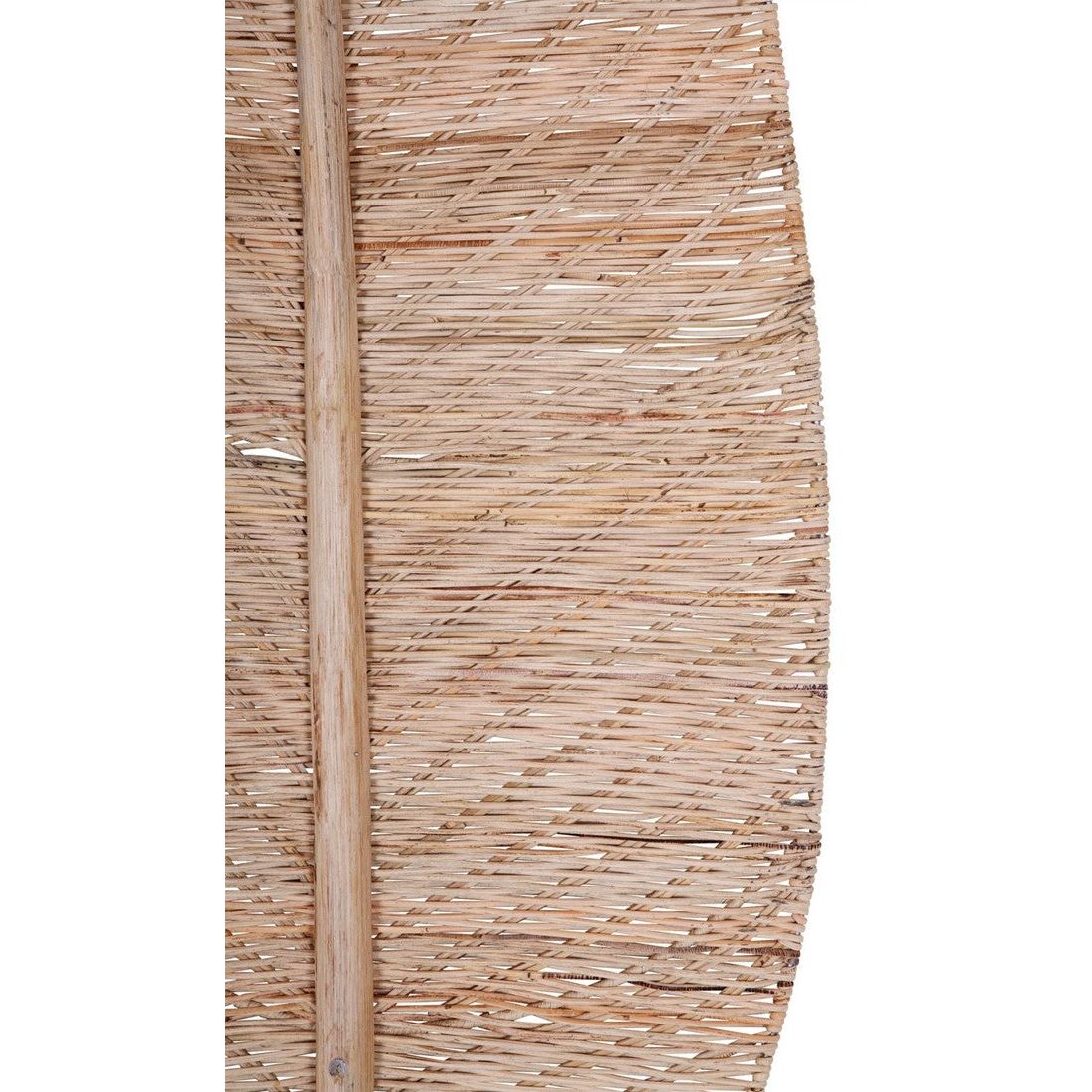 Wandblad Banaan Large van MUST Living, langwerpig rotan wandpaneel in bladvorm aan een lichte wand