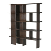 Wandkast Lina van Starfurn in bruin, opgesteld in een warme woonkamer