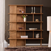 Wandkast Lina van Starfurn gestyled met vazen, kaarsen en een rieten mand