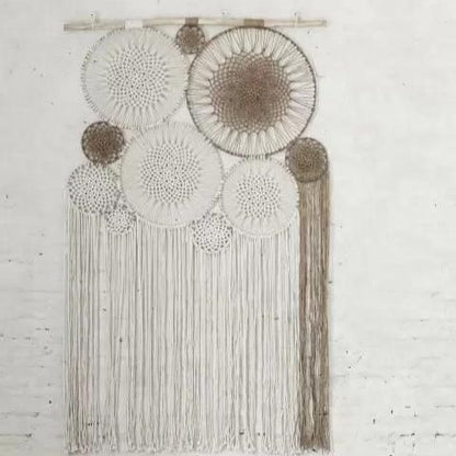 Detailfoto van de macrame knopen van het Wandpaneel Boho van MUST Living