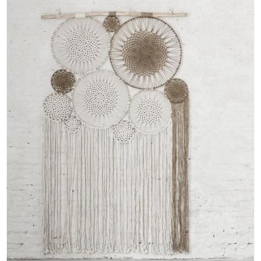 Wandpaneel Boho van MUST Living in een interieur met rotan en planten